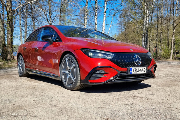 Sähköinen Mercedes-EQ EQE - tulevaisuuden tekniikan ja perinteikkään mukavuuden liitto