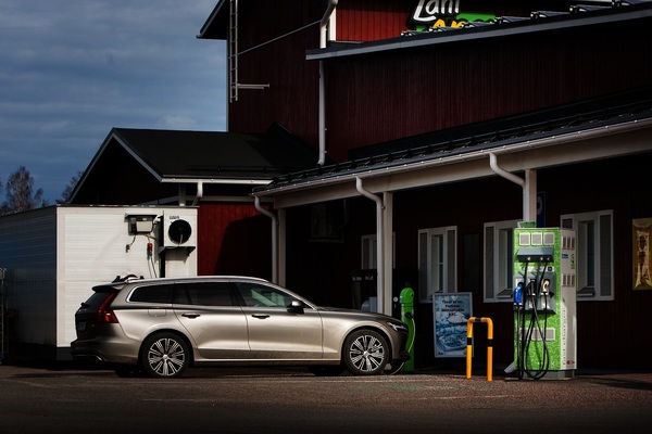 Lähes uudenveroinen Volvo kattavalla takuulla - ja ilman odottelua