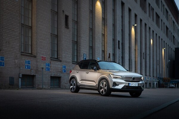 Volvon mallipäivitys parantaa vakiovarustelua - ostaminen helpottuu kerralla