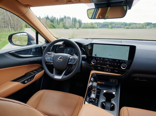 Lexus NX450h - parhaille katumaastureille on löytynyt uusi haastaja