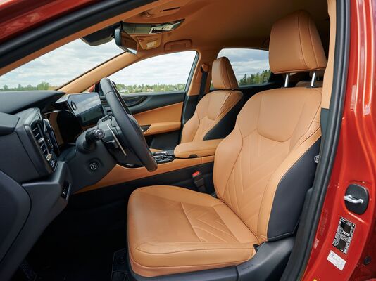 Lexus NX450h - parhaille katumaastureille on löytynyt uusi haastaja