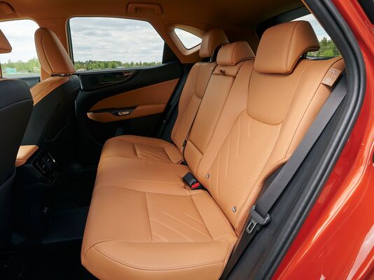 Lexus NX450h - parhaille katumaastureille on löytynyt uusi haastaja