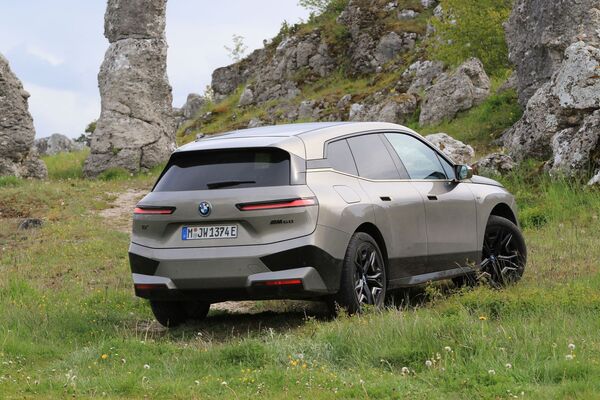 BMW iX M60 - lisää tehoa saanut katumaasturi on maaginen kokemus