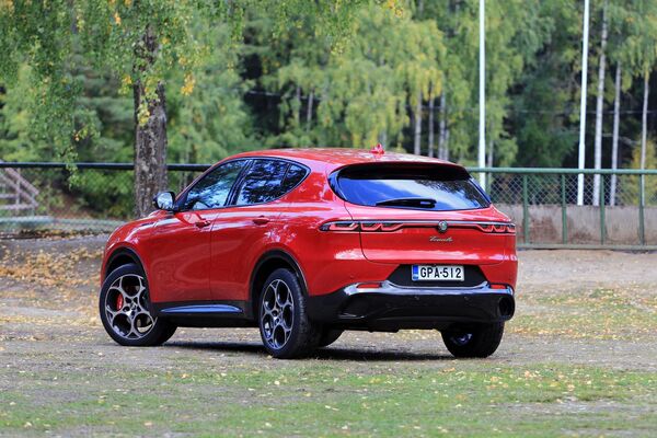 Alfa Romeo Tonale - vaikea keksiä kauniimpaa katumaasturia