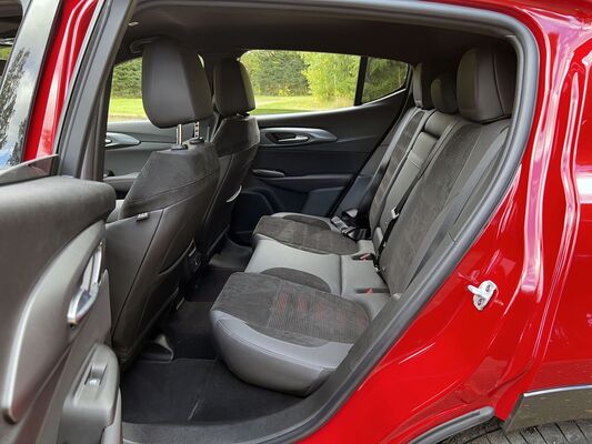 Alfa Romeo Tonale - vaikea keksiä kauniimpaa katumaasturia