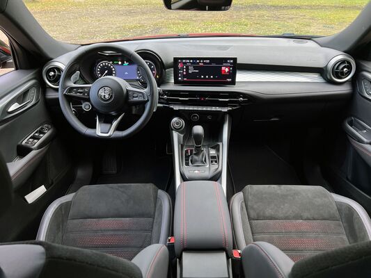 Alfa Romeo Tonale - vaikea keksiä kauniimpaa katumaasturia