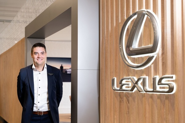 Käsityötaidosta tunnetun Lexuksen mallistossa on käynnissä sähköistymisen murros