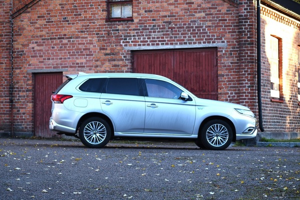 Neliveto-Mitsubishi kuukausihinnalla - ”ei riskejä tai huolta jälleenmyyntiarvosta”