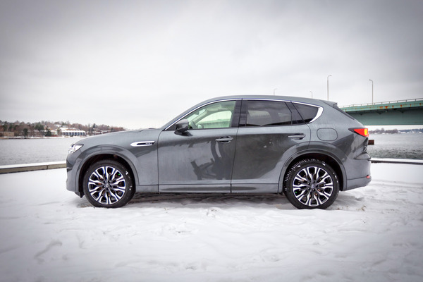 Mazda CX-60 - iso ja sporttinen katumaasturi