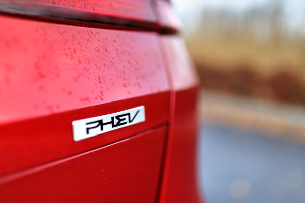 Kia Ceed SW Plug-in Hybrid - edullinen lataushybridi farmarina