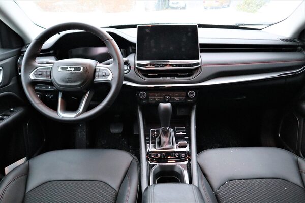 Hybridivoimaa katumaasturiluokkaan -	Jeep Compass PHEV 4xe Trailhawk