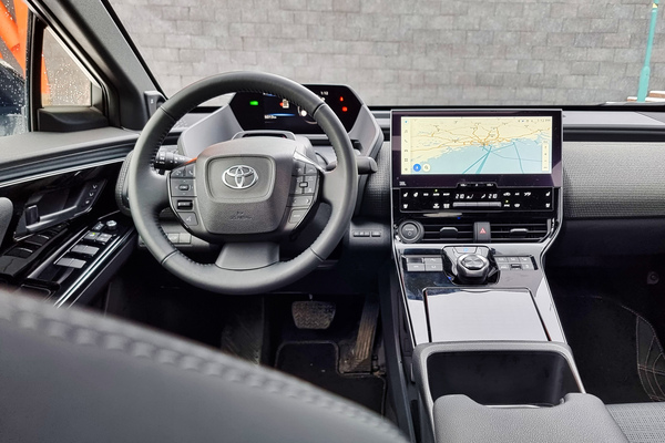 Toyota bZ4X - Myöhässä mahtavana markkinalle?