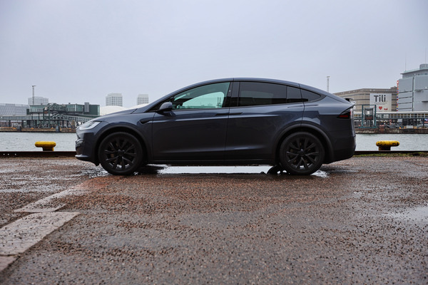 Tesla Model X Plaid - katumaasturin suorituskyky uudelle tasolle