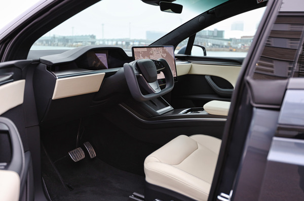 Tesla Model X Plaid - katumaasturin suorituskyky uudelle tasolle