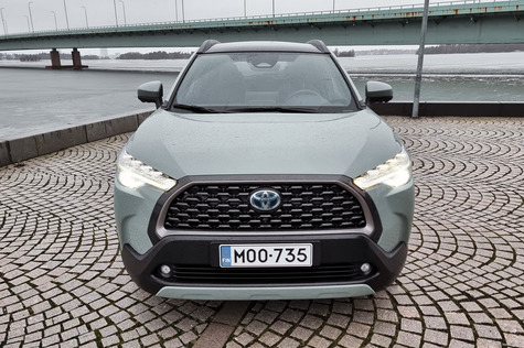 Toyota Corolla Cross - Näppärä nelivetoinen