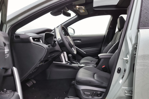 Toyota Corolla Cross - Näppärä nelivetoinen