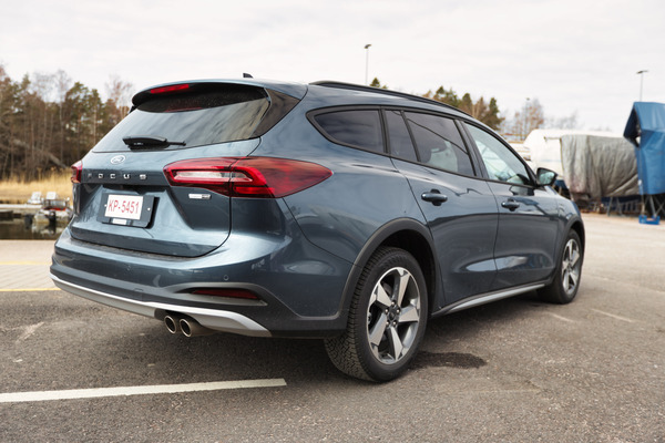 Ford Focus Active Wagon - mökkiteiden perusfarmari Ford Focus Active Wagon - mökkiteiden perusfarmari