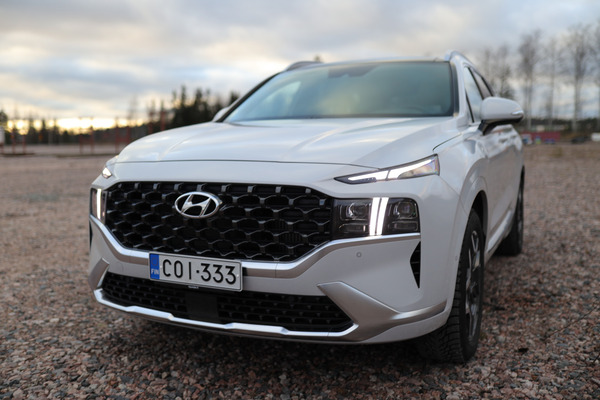 Hyundai Santa Fe Plug-in - Luksusta korealaisittain