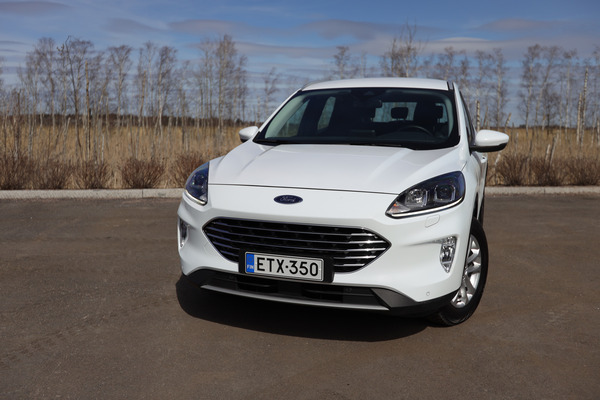 Ford Kuga HEV - suosikkimalli täyshybridinä
