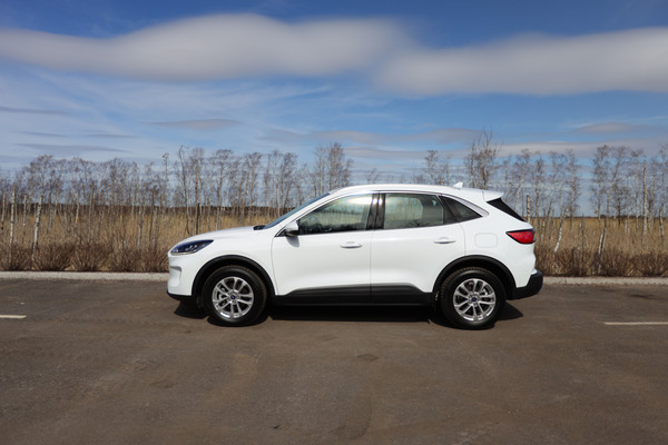 Ford Kuga HEV - suosikkimalli täyshybridinä