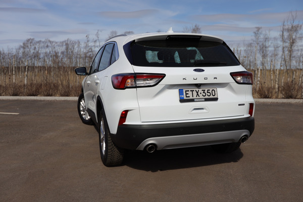 Ford Kuga HEV - suosikkimalli täyshybridinä