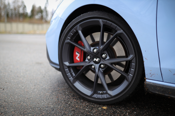 Hyundai i30 N Fastback - meteliä, pauketta ja tehoa