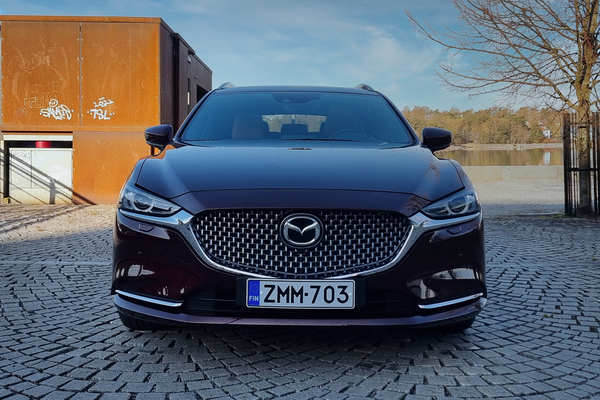 Mazda6 Wagon 20th Anniversary - päivitys ja juhlaversio