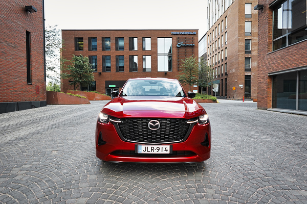 Mazda CX-60 e-Skyactiv D - Vetohommia ja pitkää siivua kuutoskoneella