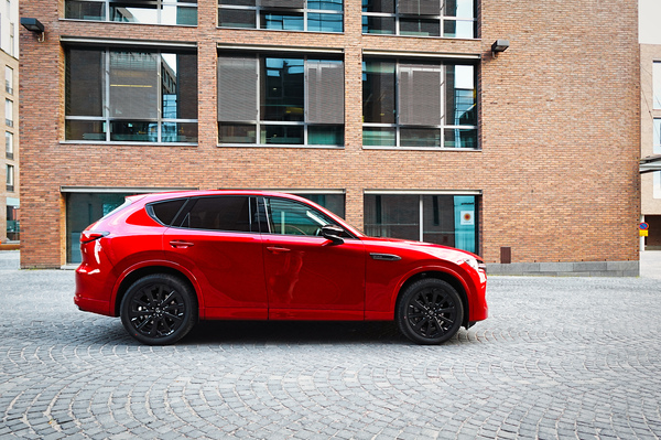 Mazda CX-60 e-Skyactiv D - Vetohommia ja pitkää siivua kuutoskoneella