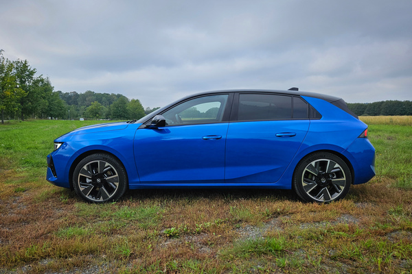 Opel Astra Electric - muotoilu ja saksalaisuus edellä