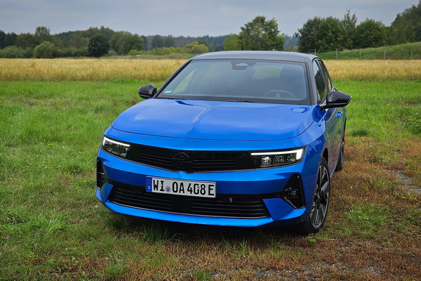 Opel Astra Electric - muotoilu ja saksalaisuus edellä
