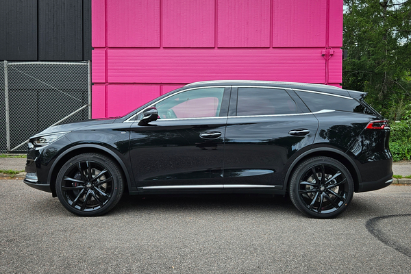 BYD Tang - Nelivetoinen kiinalainen katumaasturi