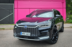 BYD Tang - Nelivetoinen kiinalainen katumaasturi