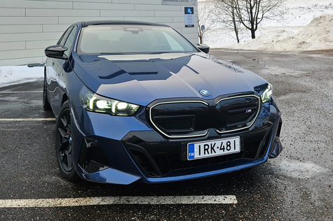 BMW i5 - Moderni sähköauto ja perinteinen sedan Baijerista