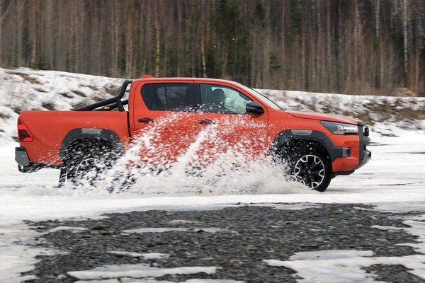 Koeajo: Toyota Hilux Invincible – Ehkä maailman kestävin automalli