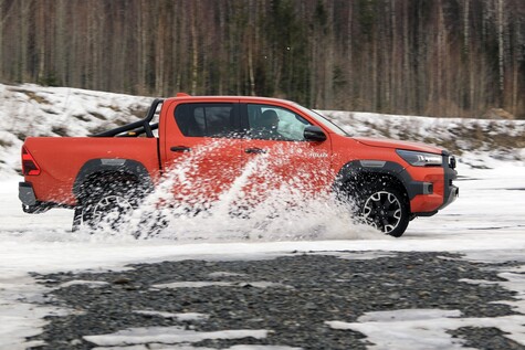 Koeajo: Toyota Hilux Invincible – Ehkä maailman kestävin automalli