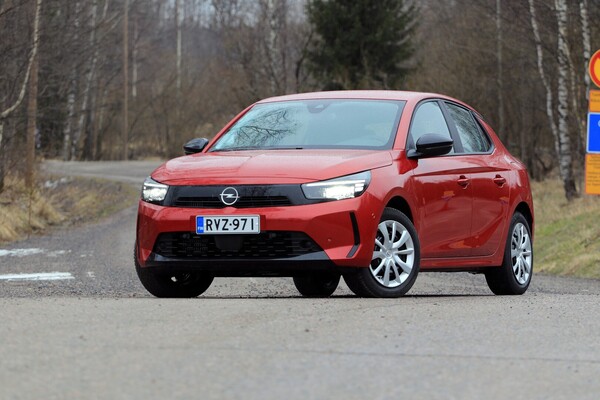 Koeajo: Opel Corsa haastaa Yarisin uudella hybridivoimalinjalla