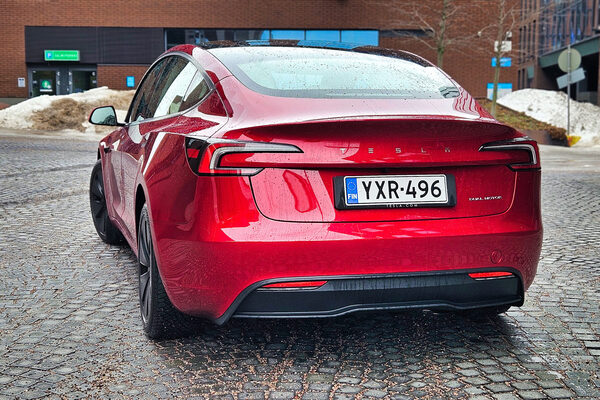Koeajo: Tesla Model 3 - Mukavammin ja hiljaisemmin