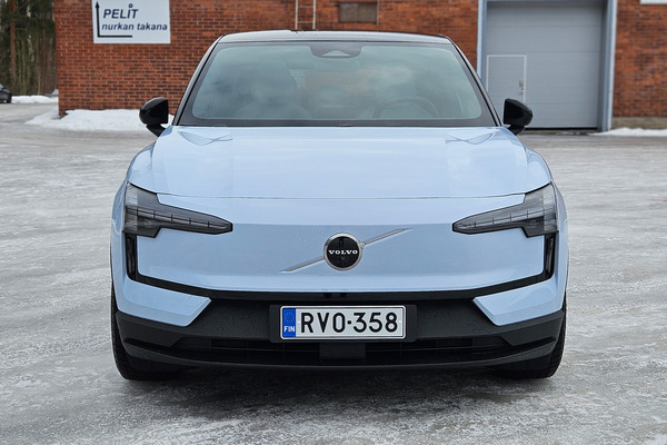 Koeajo: Volvo EX30 - Pieni sähköauto rekisteröintien kärkeen