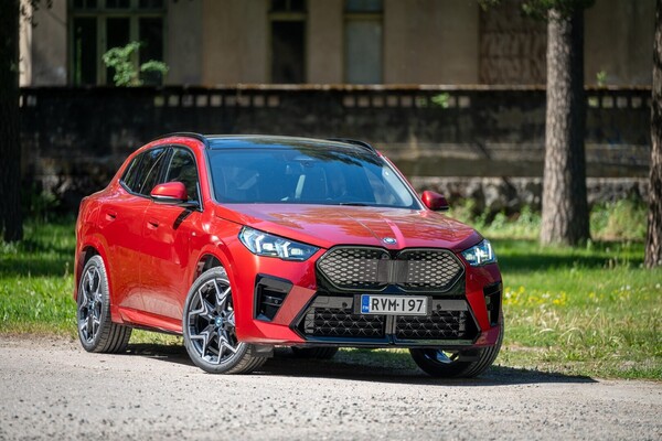 BMW iX2 xDrive30 – Sähköneliveto bränditietoiselle