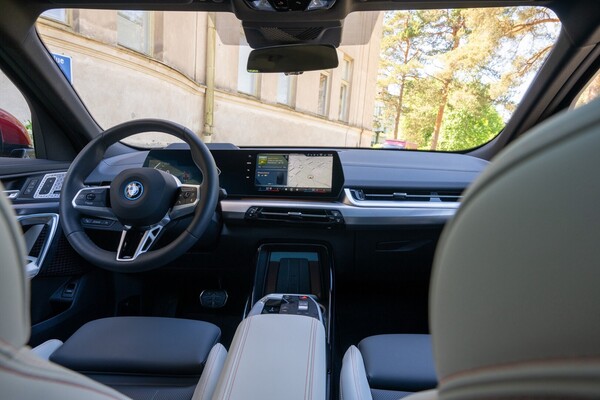 BMW iX2 xDrive30 – Sähköneliveto bränditietoiselle