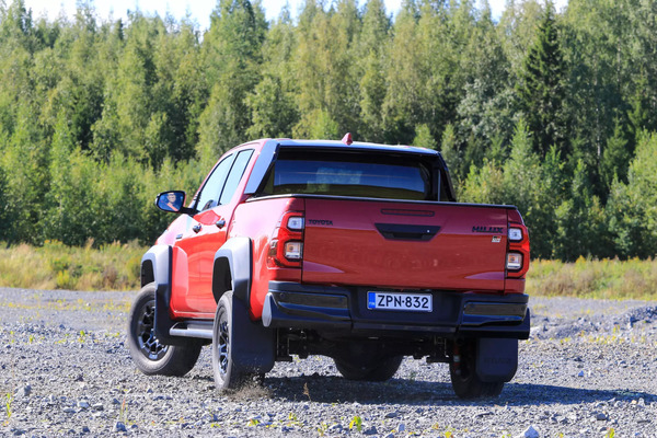 Koeajo: Toyota Hilux GR Sport II on työkalujen työkalusta laadittu sporttimalli