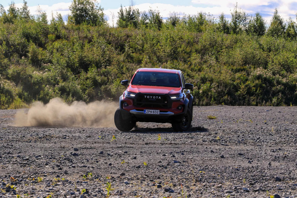 Koeajo: Toyota Hilux GR Sport II on työkalujen työkalusta laadittu sporttimalli