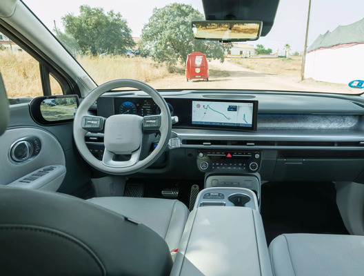 Koeajo: Valtava sähkömaasturi Hyundai Ioniq 9 tuo kodin mukavuudet tien päälle