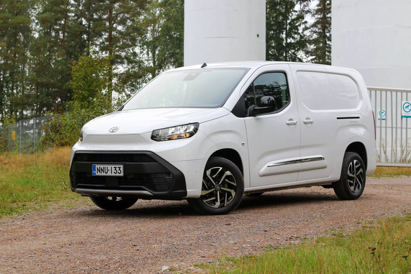 Koeajo: Toyota Proace City - Ällistyttävän pihi työjuhta, joka ei jätä pulaan