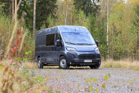 Koeajo: Retkeilyauto Toyota Proace Max tarjoaa monikäyttöisen tukikohdan