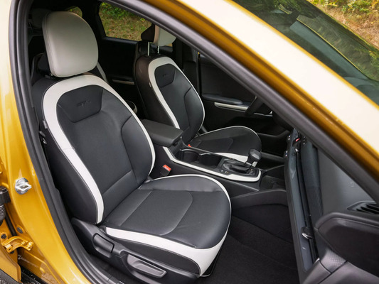 Koeajo: Yllätys koreasta - uusi Kia K4 tuo perinteisen polttomoottoriauton vuoteen 2025