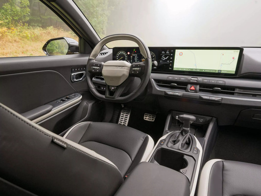 Koeajo: Yllätys koreasta - uusi Kia K4 tuo perinteisen polttomoottoriauton vuoteen 2025