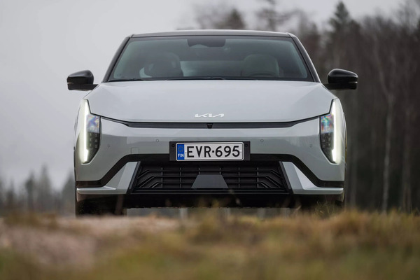 Koeajo: Kia EV4 Fastbackin muotokieli saa kilpailijat näyttämään eiliseltä