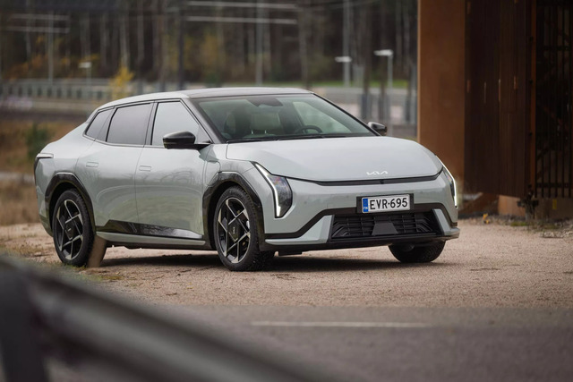 Koeajo: Kia EV4 Fastbackin muotokieli saa kilpailijat näyttämään eiliseltä